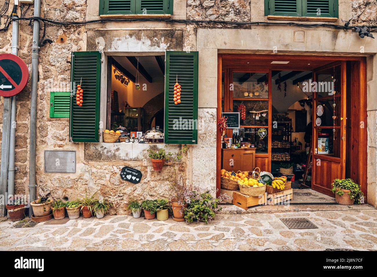 Grocery shop with plants for sale hi-res stock photography and images ...