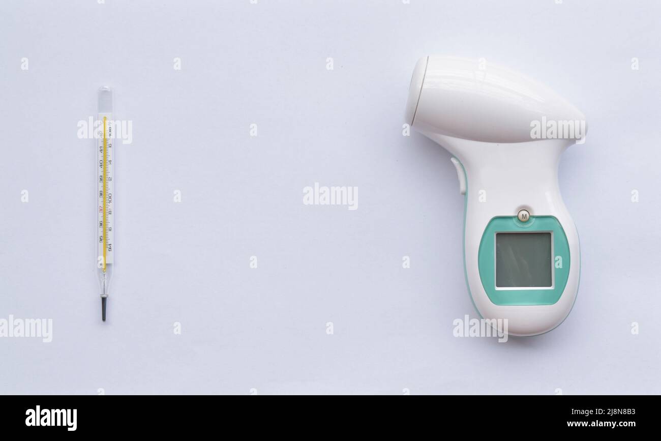 Comparison between mercury glass thermometer versus noncontact