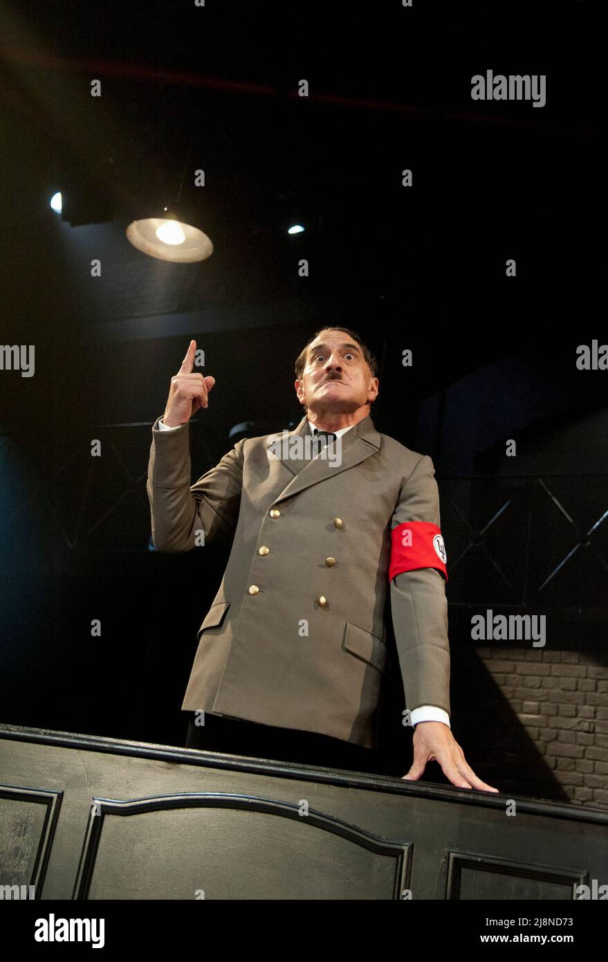 Henry Goodman (Arturo Ui) in THE RESISTIBLE RISE OF ARTURO UI by Brecht at the Minerva Theatre, Chichester Festival Theatre, West Sussex, England  11/07/2012 design: Simon Higlett   lighting: Tim Mitchell   director: Jonathan Church Stock Photo