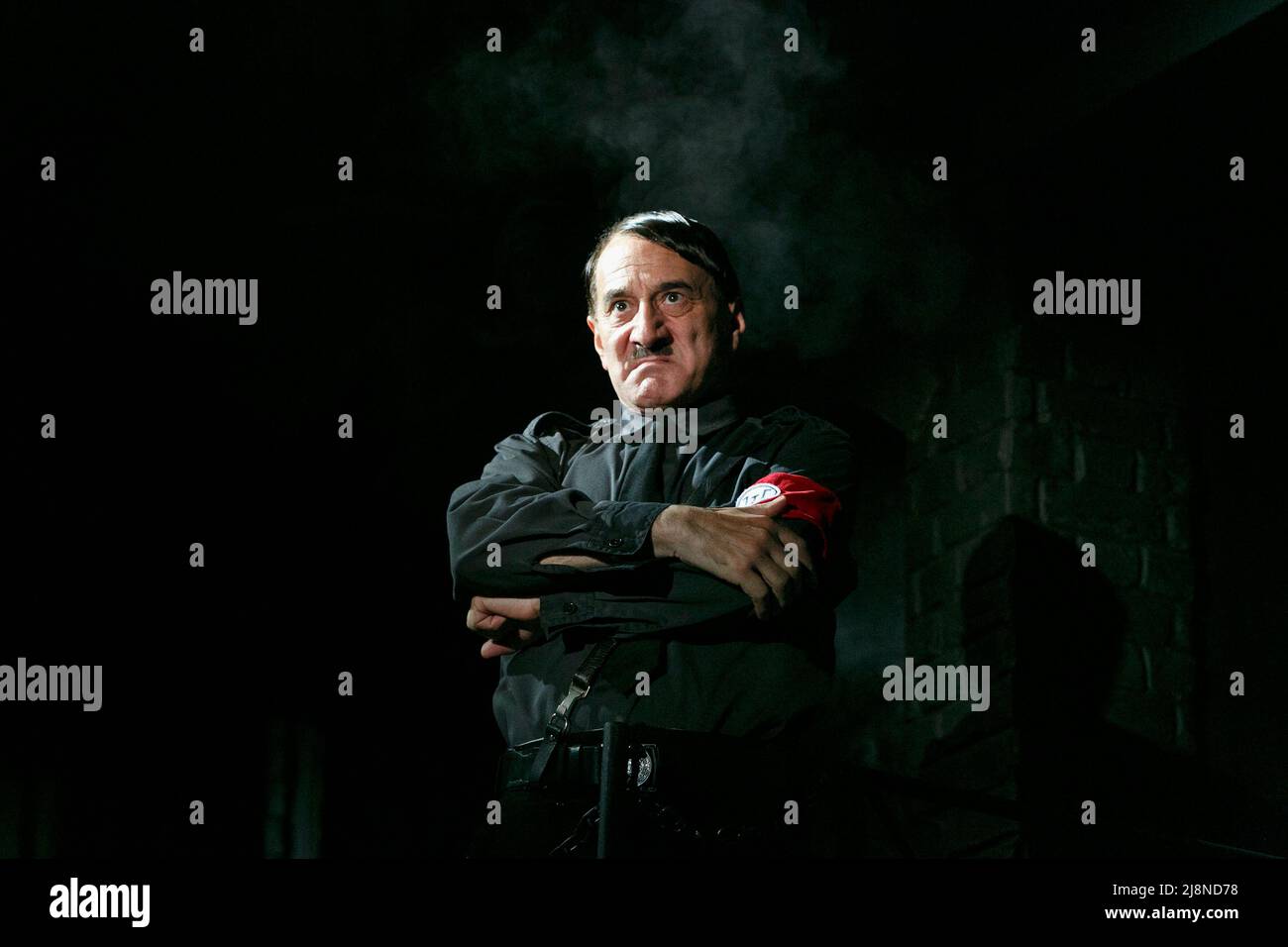 Henry Goodman (Arturo Ui) in THE RESISTIBLE RISE OF ARTURO UI by Brecht at the Duchess Theatre, London WC2  25/09/2013 a Chichester Festival Theatre 2012 production  design: Simon Higlett   lighting: Tim Mitchell   director: Jonathan Church Stock Photo
