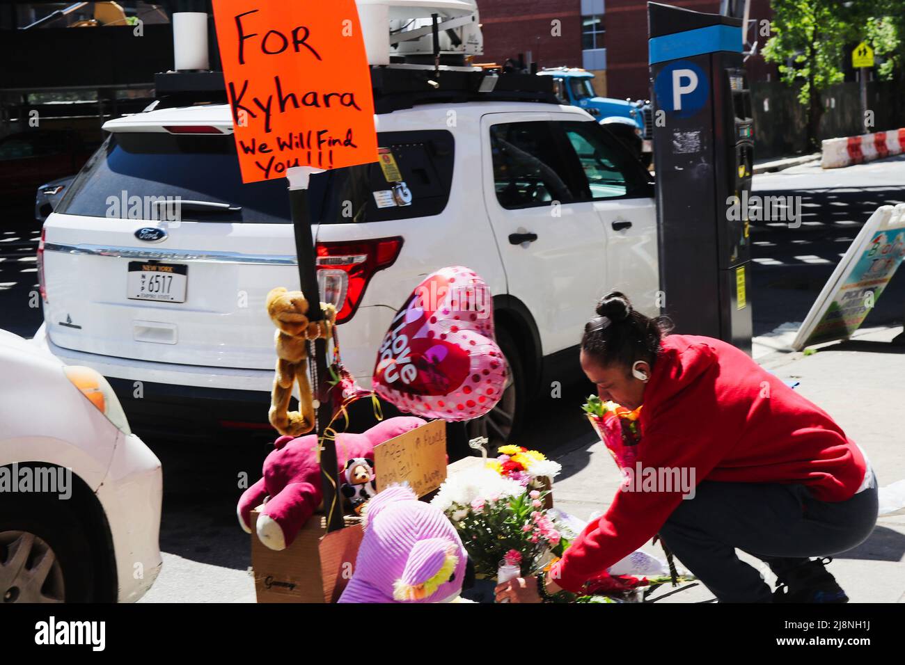 Sidewalk Memorial for 11-Year-Old Killed in Shooting, New York, NY USA Stock Photo