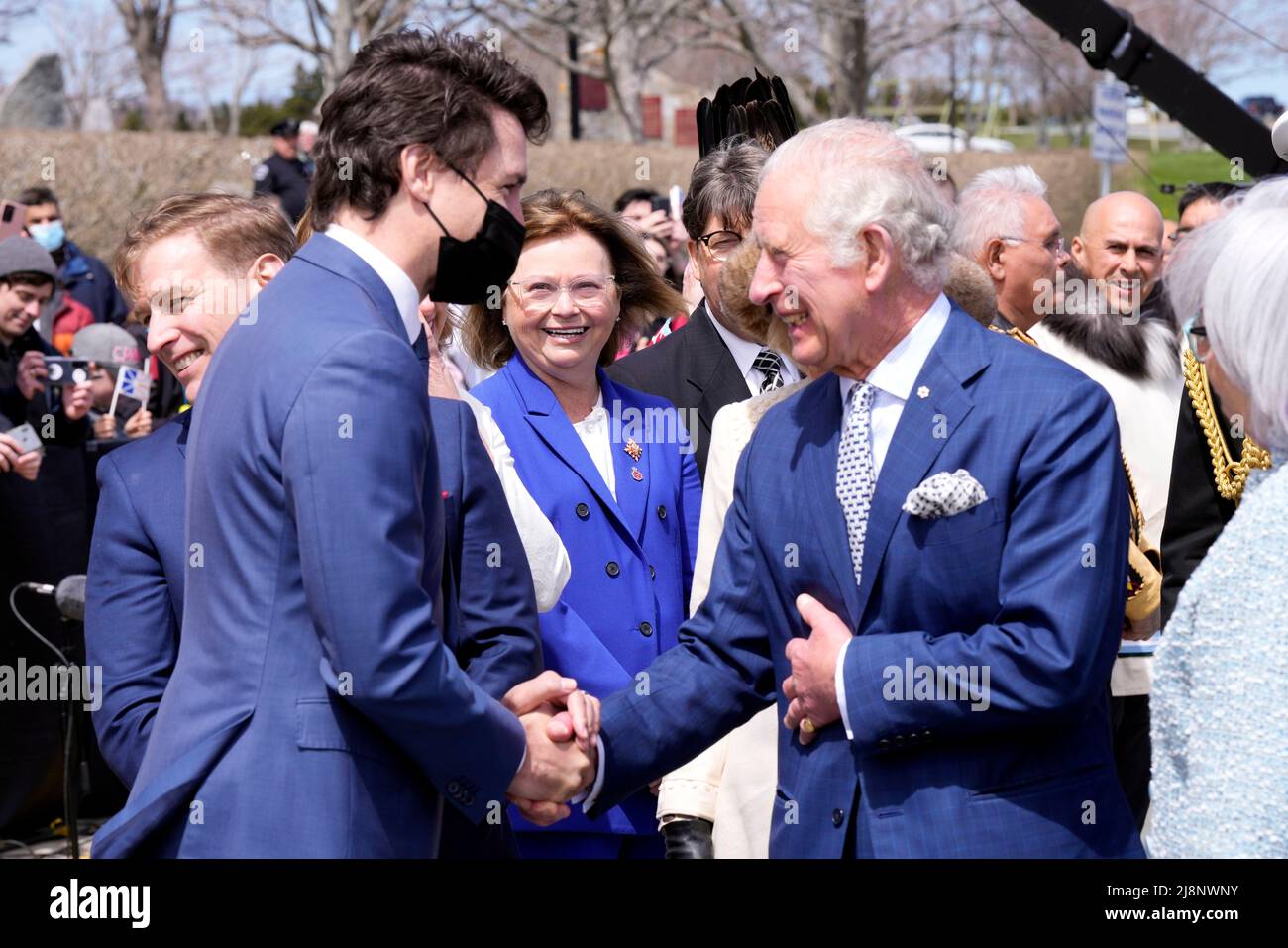 Prime Minister Justin Trudeau greets Prince Charles and Camilla(00)