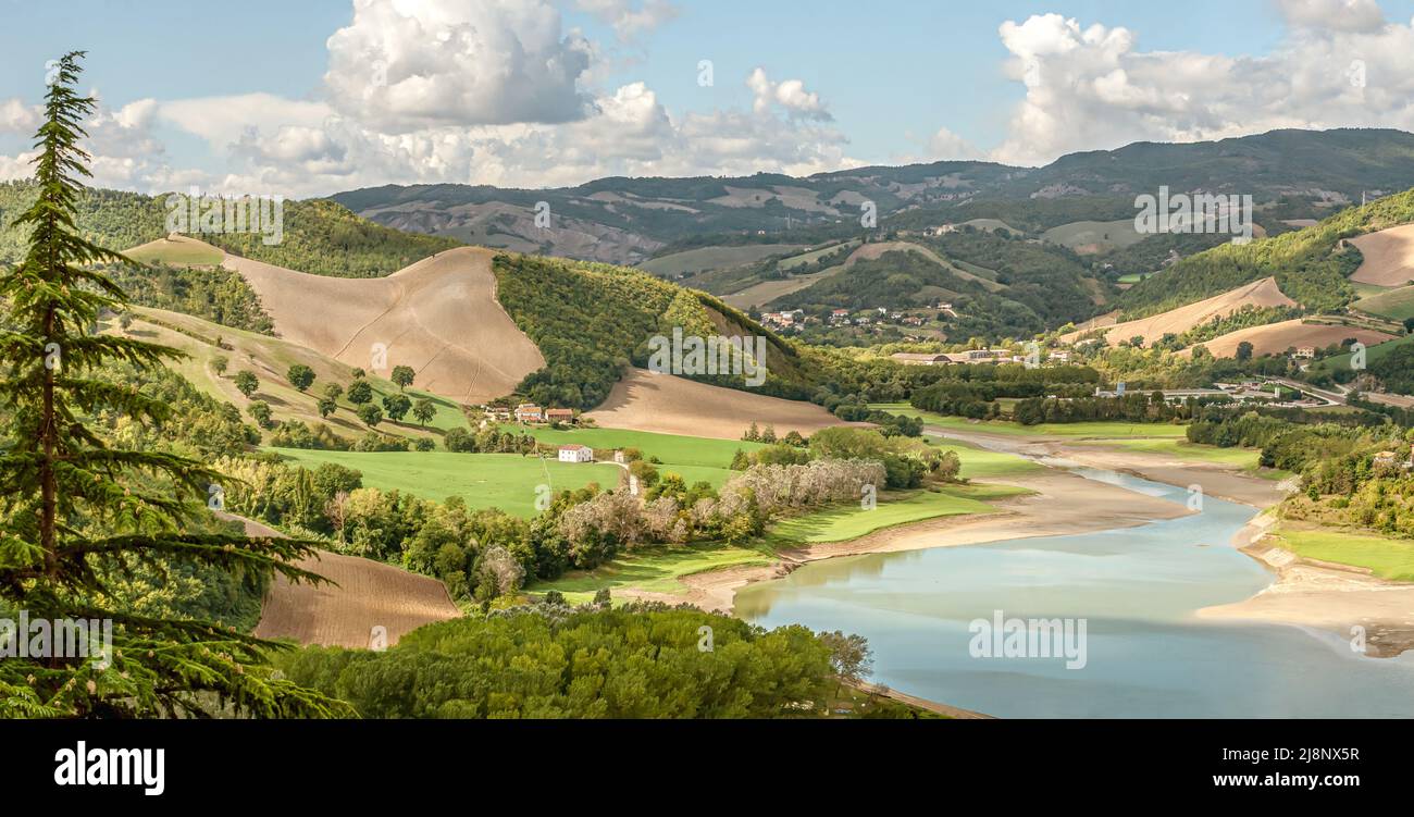 Scenic view from Sassocorvaro at Lago di Mercatale and the town Mercatale, Umbria, Italy Stock Photo