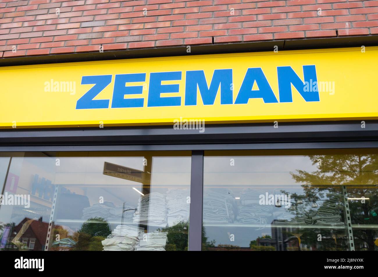 Zeeman store entrance logo. Zeeman is a Dutch chain store with shops in the  Netherlands, Germany, Belgium, France, Luxembourg, Austria and Spain. Wijk  en Aalburg, the Netherlands - May 6, 2022 Stock Photo - Alamy