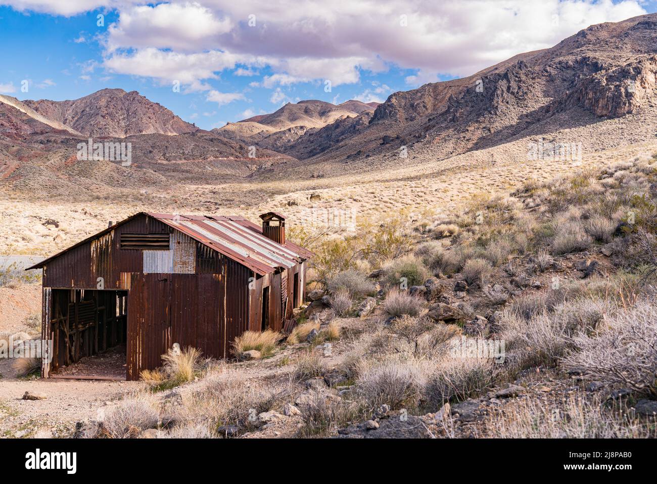 Abandoned building in the ghost town of Leadfield along Titus Canyon Road in Death Valley National Park Stock Photo
