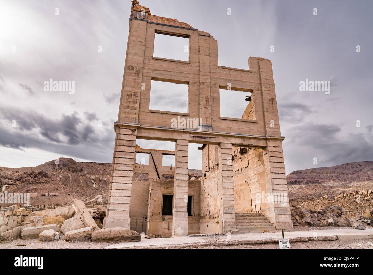 Ghost town ruins of abandoned buildings in the old boom town of Rhyolite, Nevada Stock Photo