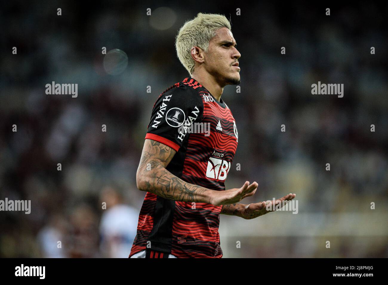 Rio De Janeiro, Brazil. 17th May, 2022. Pedro scores a goal during Flamengo x Universidad Catolica, a match valid for the 2022 Copa Libertadores, held at the Maracanã Stadium, located in the city of Rio de Janeiro (RJ), this Tuesday (17). Credit: Nayra Halm/FotoArena/Alamy Live News Stock Photo