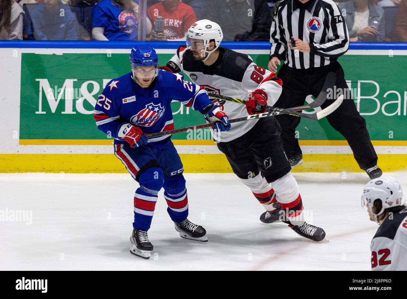 Ice hockey check hi-res stock photography and images - Alamy