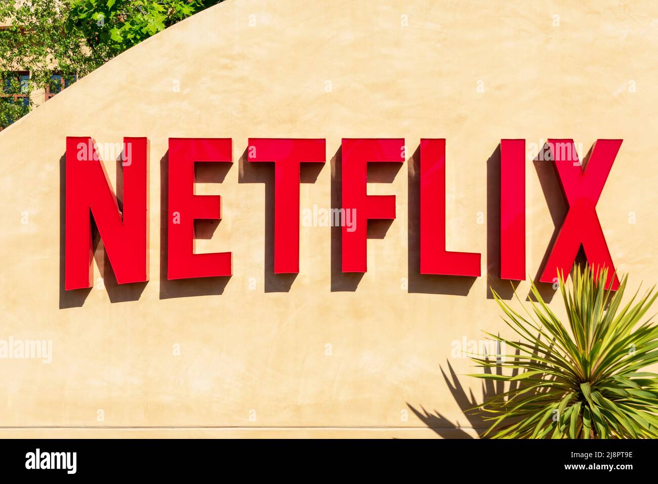 Netflix logo, sign at the main entrance to the Netflix headquarters in Silicon Valley - Los Gatos, California, USA - 2022 Stock Photo