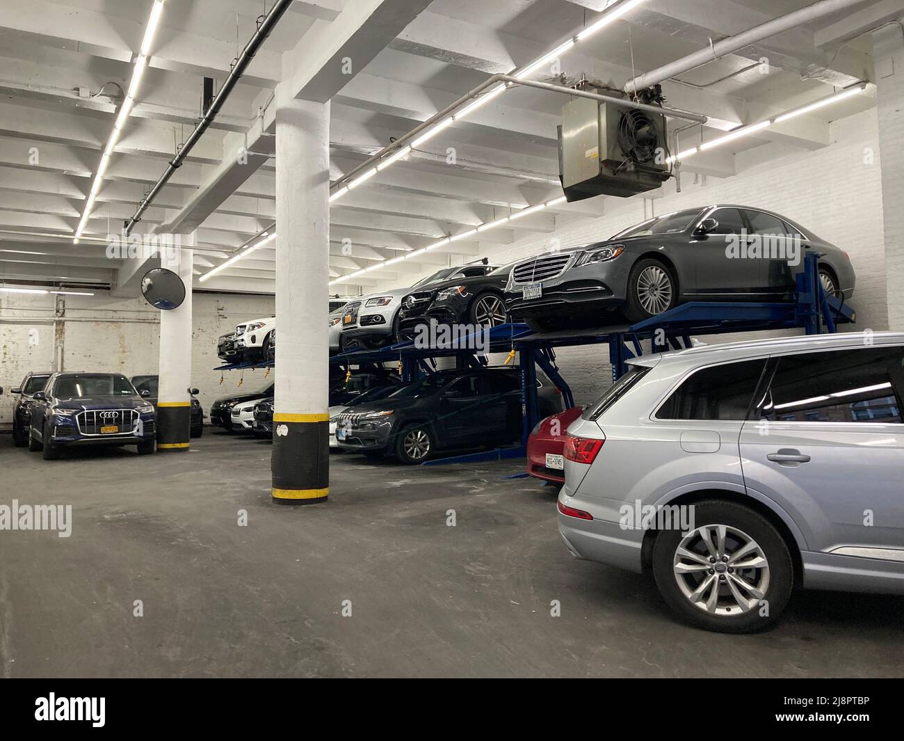 Full parking garage with automatic elevator to lift the car. Hydraulic machine for lifting cars to park in double stacks. - New York, USA - 2022 Stock Photo