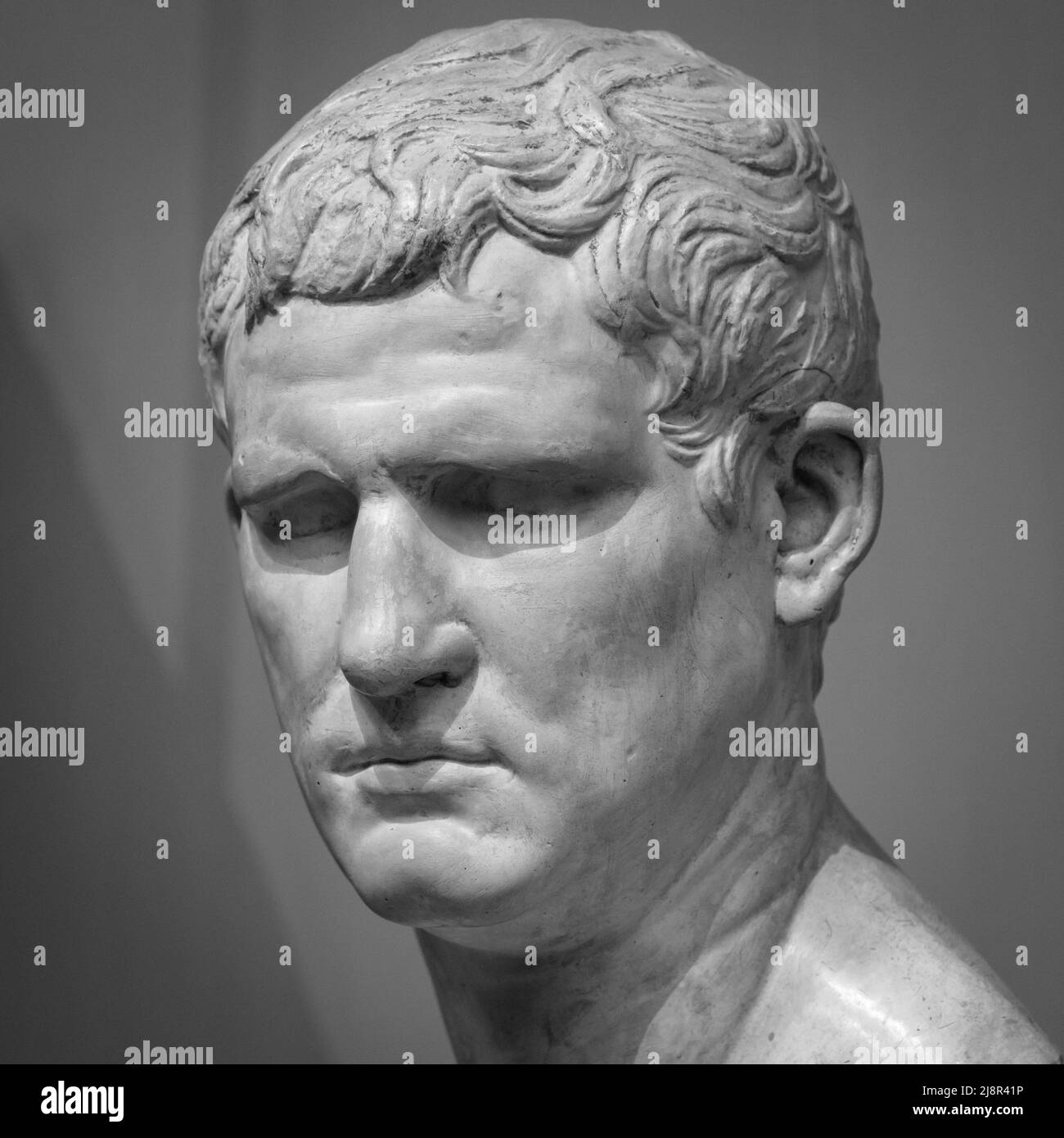 Head and shoulders detail of the ancient sculpture Stock Photo Alamy
