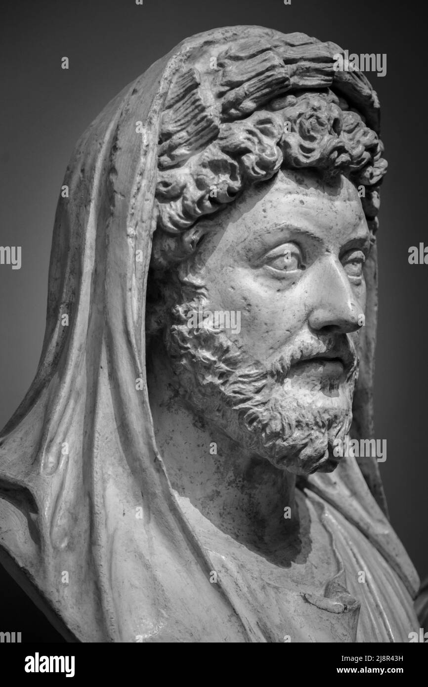 Head and shoulders detail of the ancient sculpture Stock Photo Alamy