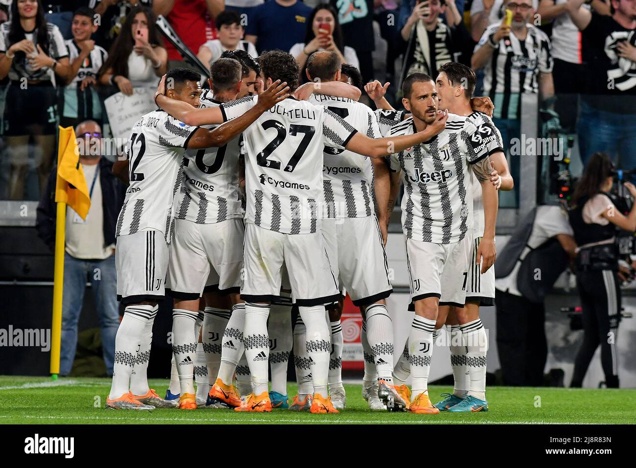 Turin, Italy. 16th May, 2022. Team of Juventus FC poses during the Serie A  2021/22 football match between Juventus FC and SS Lazio at the Allianz  Stadium. (Photo by Fabrizio Carabelli/SOPA Images/Sipa