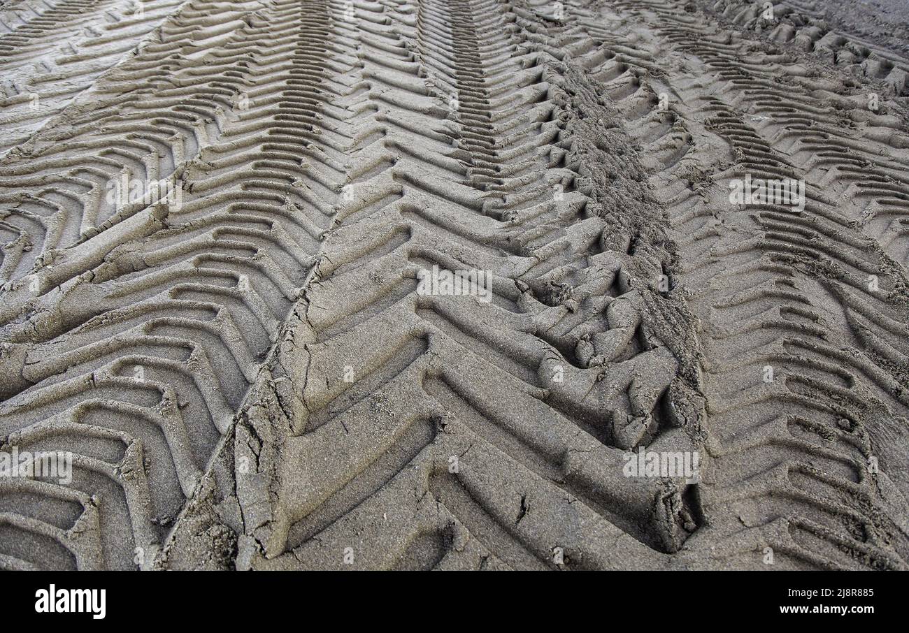 Sand Racing Marks Tire signs on the beach sand, vehicle markings Stock Photo - Alamy