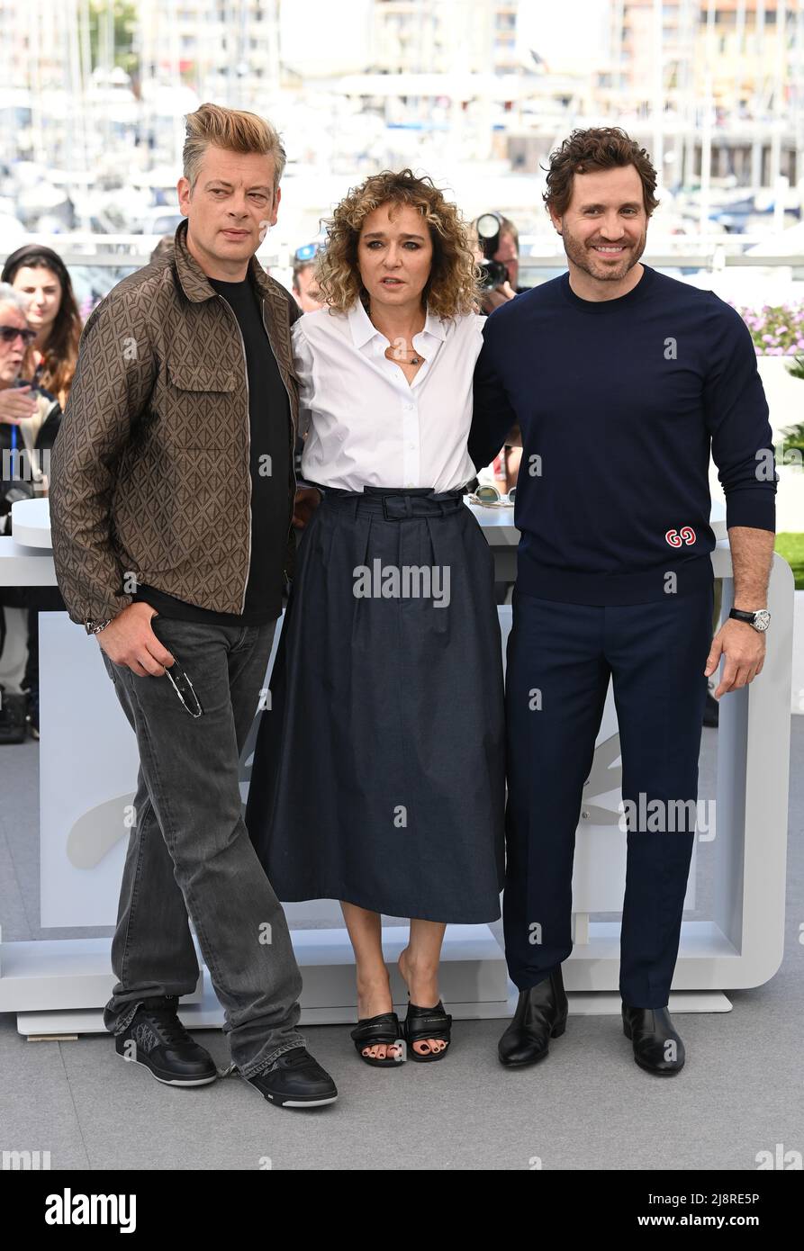 (left to right) Benjamin Biolay, Valeria Golino and Edgar Ramirez at the Un Certain Regard jury photocall during the 75th Cannes Film Festival in Cannes, France. Picture date: Wednesday May 18, 2022. Stock Photo