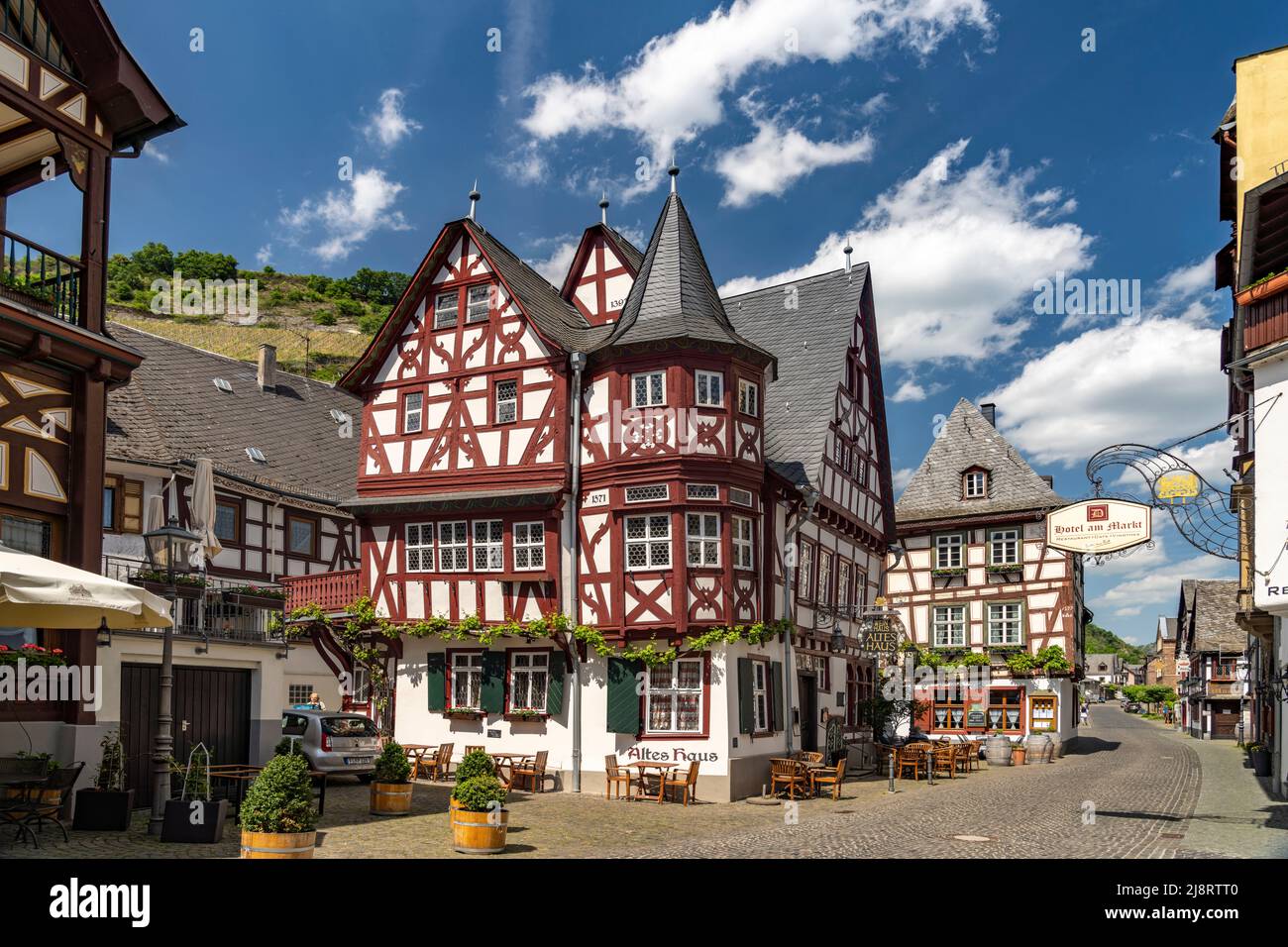 Fachwerk in der Altstadt von Bacharach, Welterbe Oberes Mittelrheintal, Rheinland-Pfalz, Deutschland   |  timber-frame houses in the old town of  Bach Stock Photo