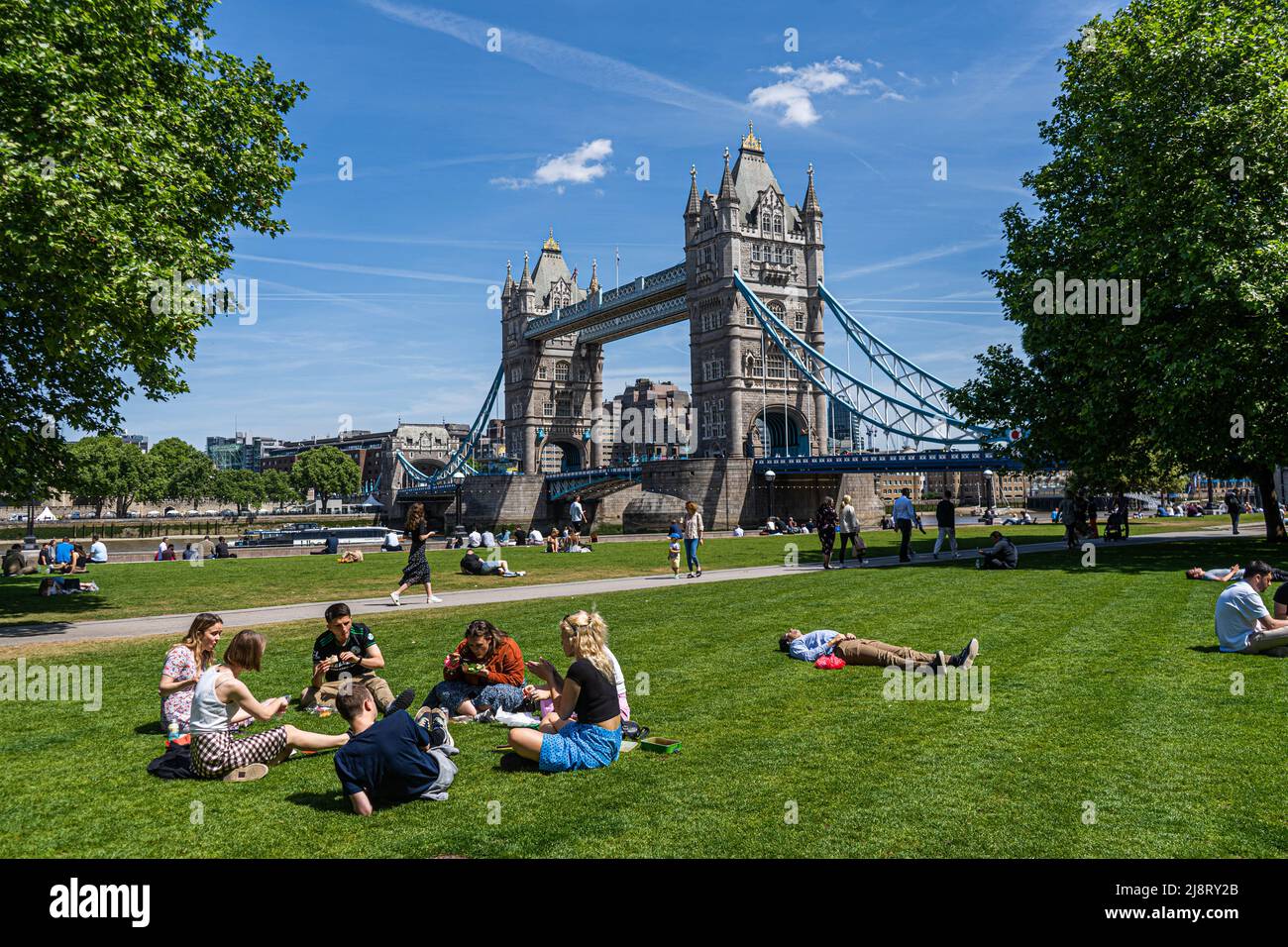 Hot weather london hi-res stock photography and images - Alamy