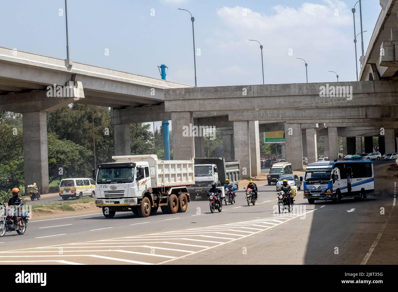 Motorists drive past the new Nairobi Expressway toll station at Haile Selassie in Nairobi. On 14th May 2022 during the official launching of the Nairobi Expressway, most Kenyan motorists were allowed to use the expressway which will in time reduce the worst traffic congestion cases ever witnessed. Motorists are allowed to either pay through Manual Toll Collection or Electric Toll Collection in order to drive through the road. The road will be operated by Moja Expressway, a subsidiary of China Road and Bridge Corporation for the next 27 years. (Photo by Donwilson Odhiambo / SOPA Images/Sipa USA Stock Photo
