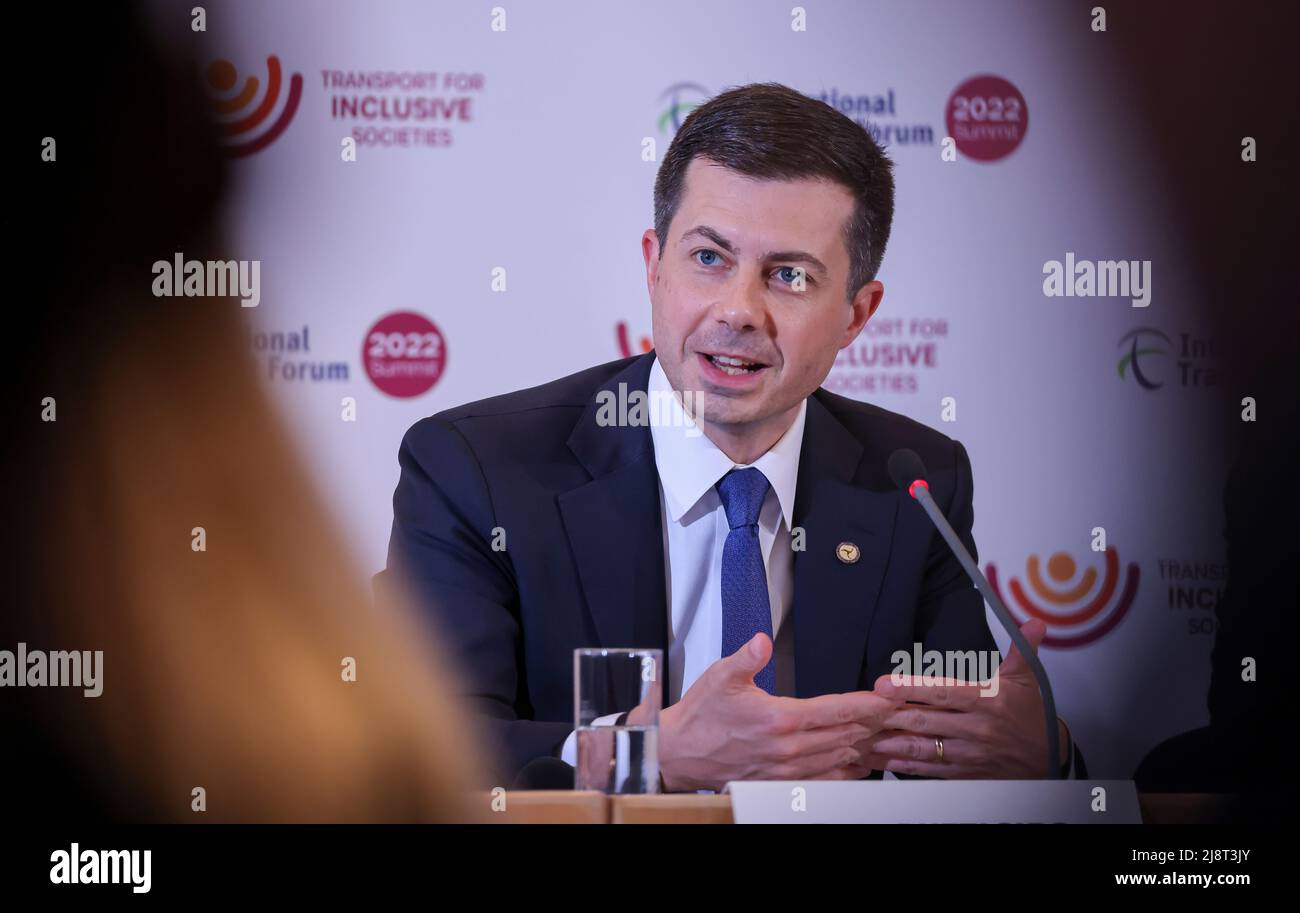 Leipzig, Germany. 18th May, 2022. Pete Buttigieg, Secretary of Transportation of the United States of America, addresses a joint call for assistance to Ukraine at the International Transport Forum. Some 600 experts are expected to attend the three-day forum, including many transport ministers from the 63 member countries of the OECD's International Transport Forum (ITF). One focus this year should be Ukraine, with its blocked trade routes and infrastructure destroyed in the war. Credit: Jan Woitas/dpa/Alamy Live News Stock Photo