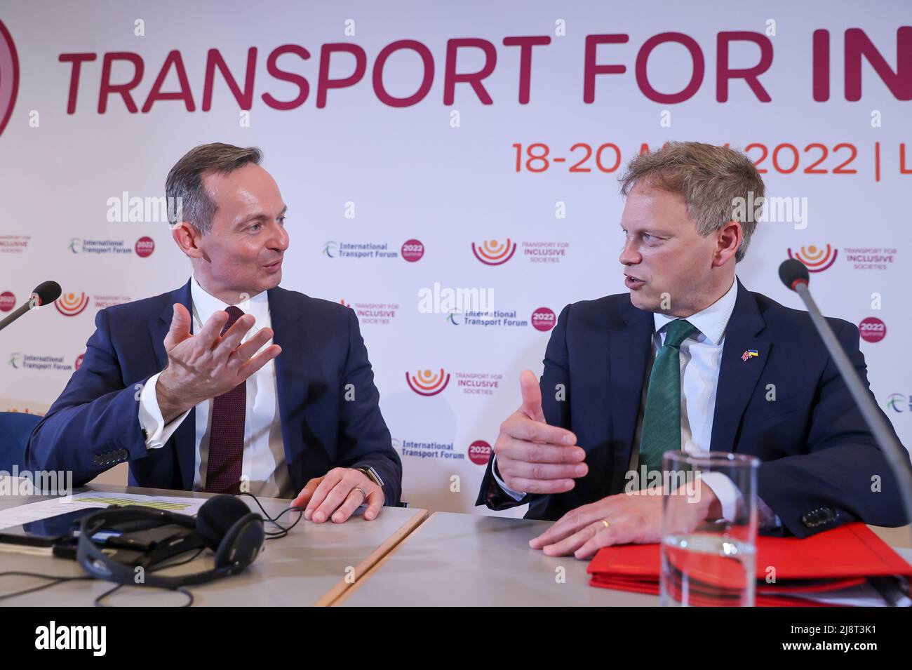Leipzig, Germany. 18th May, 2022. Volker Wissing (l, FDP), German Transport Minister, and Grant Shapps, Secretary of State for Transport UK, talk after the joint call for support for Ukraine at the International Transport Forum. Some 600 experts are expected to attend the three-day forum, including many transport ministers from the 63 member countries of the OECD's International Transport Forum (ITF). One focus this year should be Ukraine, with its blocked trade routes and infrastructure destroyed in the war. Credit: Jan Woitas/dpa/Alamy Live News Stock Photo