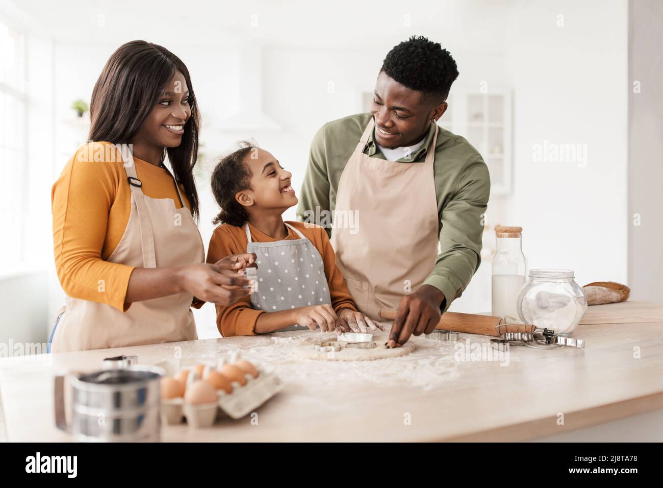 https://c8.alamy.com/comp/2J8TA78/joyful-african-family-baking-pastry-together-making-cookies-in-kitchen-2J8TA78.jpg