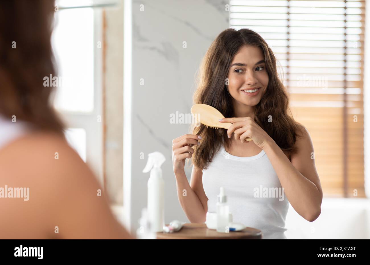 Lady using brush hi-res stock photography and images - Alamy
