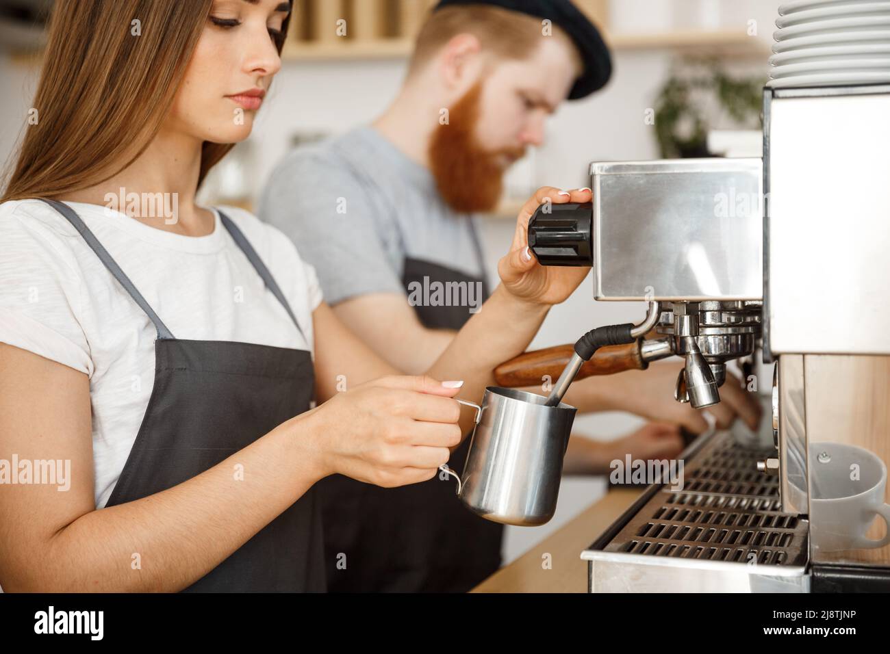 кофеварка для кофейни. инженерия кофе. форма персонала кофейни. инженерия кофе иркутск руководитель. инженерия кофе.