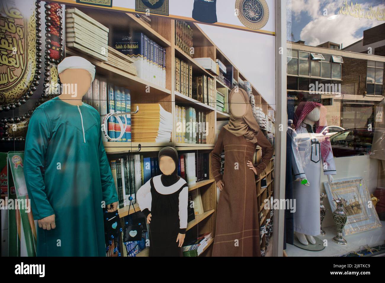 London, 18/08/2017: negozi islamici - islamic shops, Whitechapel. © Andrea Sabbadini Stock Photo