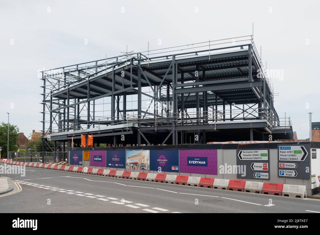 Construction of the new Cinema on the Northallerton Treadmills site installation of the steel structure in substantially  complete Stock Photo