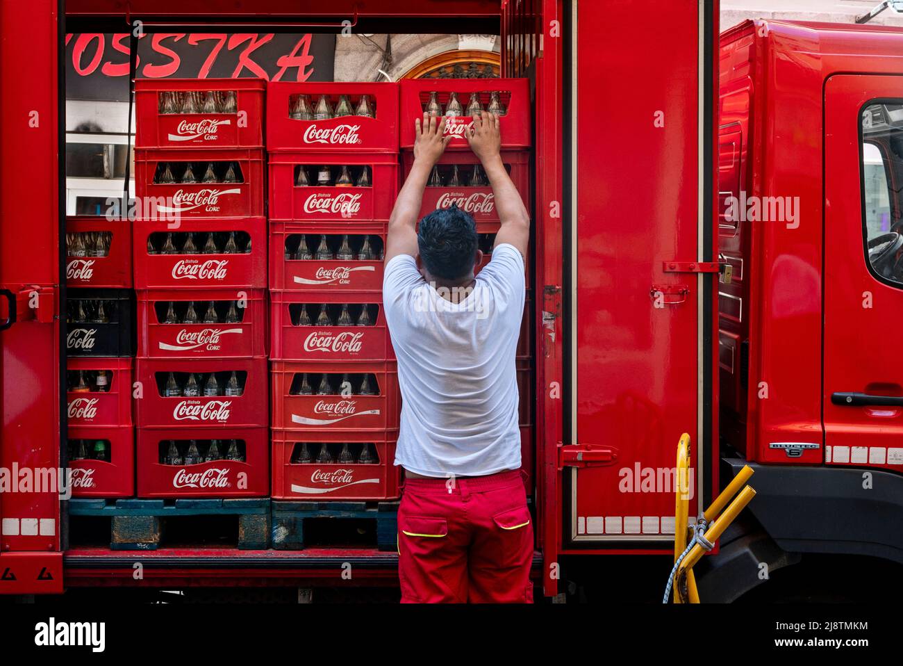 Madrid, Spain. 17th May, 2022. A delivery truck worker offloads American soft drink brand Coca-Cola goods in Spain. (Photo by Xavi Lopez/SOPA Images/Sipa USA) Credit: Sipa USA/Alamy Live News Stock Photo