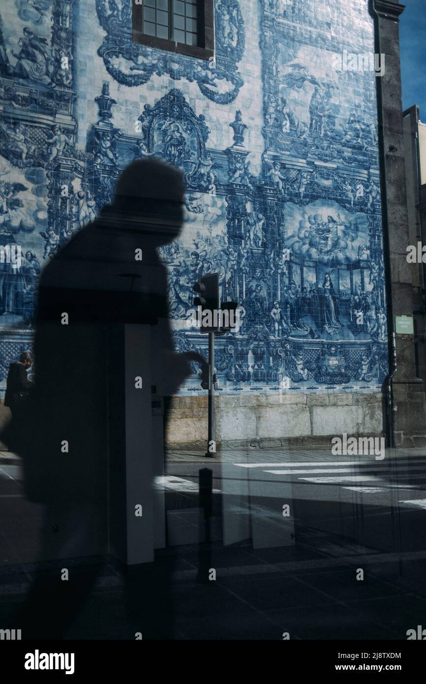 Porto, Portugal, 11.04.22: Kapelle der Seelen (Capela das Almas) mit ...