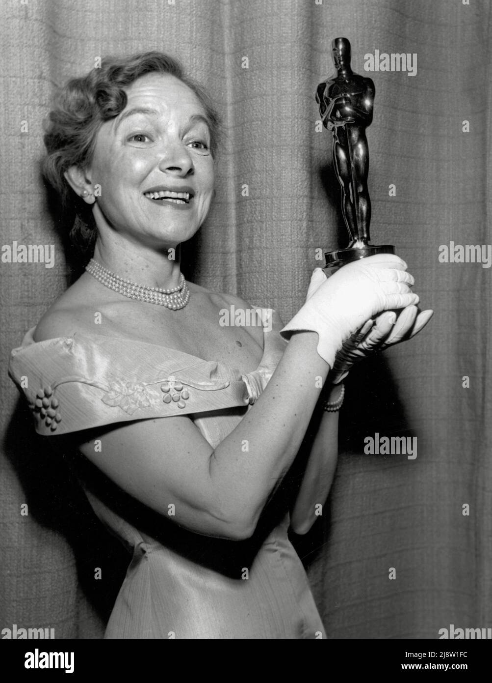 Helen Hayes, 23rd Academy Awards - 1951. File Reference # 34145-786THA  Stock Photo - Alamy