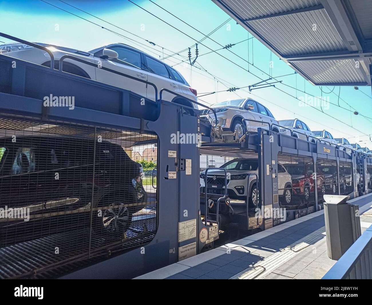 Vilshofen On The Danuba, Germany. 18th May, 2022. A view of a train with Suzuki cars loaded on special wagons (Photo by Igor Golovniov/SOPA Images/Sipa USA) Credit: Sipa USA/Alamy Live News Stock Photo