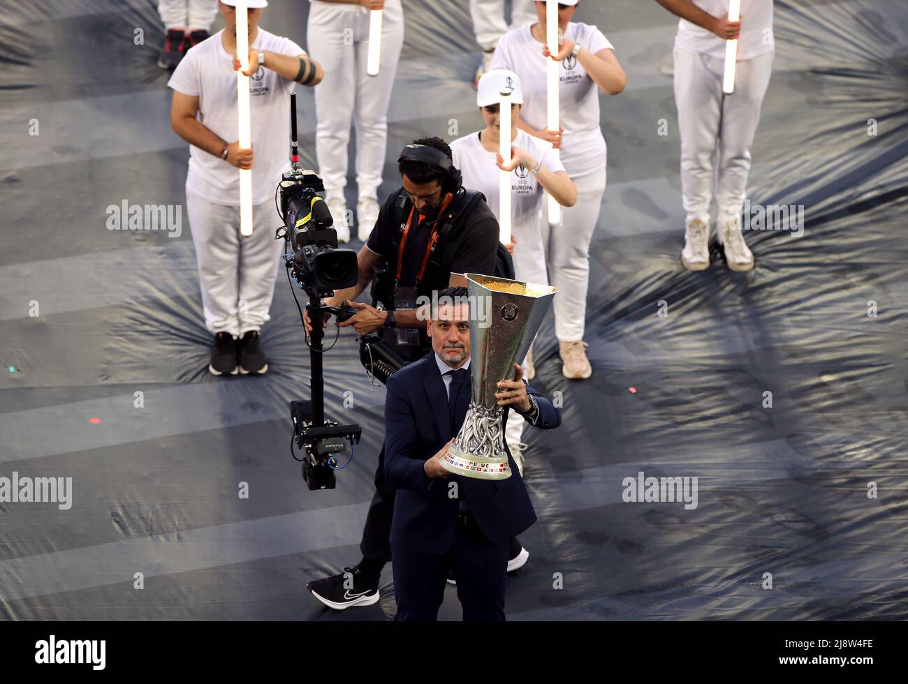 Andres Palop carries the trophy out for the UEFA Europa League Final at the Estadio Ramon Sanchez-Pizjuan, Seville. Picture date: Wednesday May 18, 2022. Stock Photo