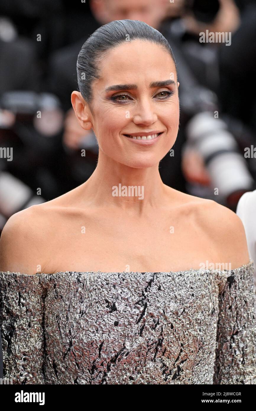 Jennifer Connelly attending the premiere of the movie Top Gun 2