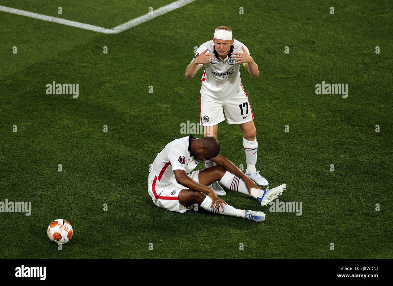 Eintracht Frankfurt's Sebastian Rode (right) reacts during the UEFA Europa League Final at the Estadio Ramon Sanchez-Pizjuan, Seville. Picture date: Wednesday May 18, 2022. Stock Photo