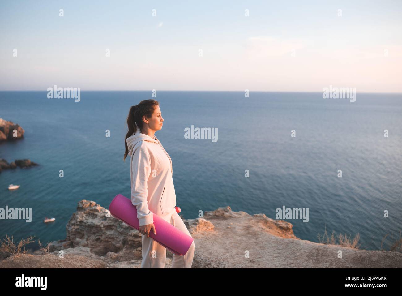Woman yoga beach pink top hi-res stock photography and images - Alamy
