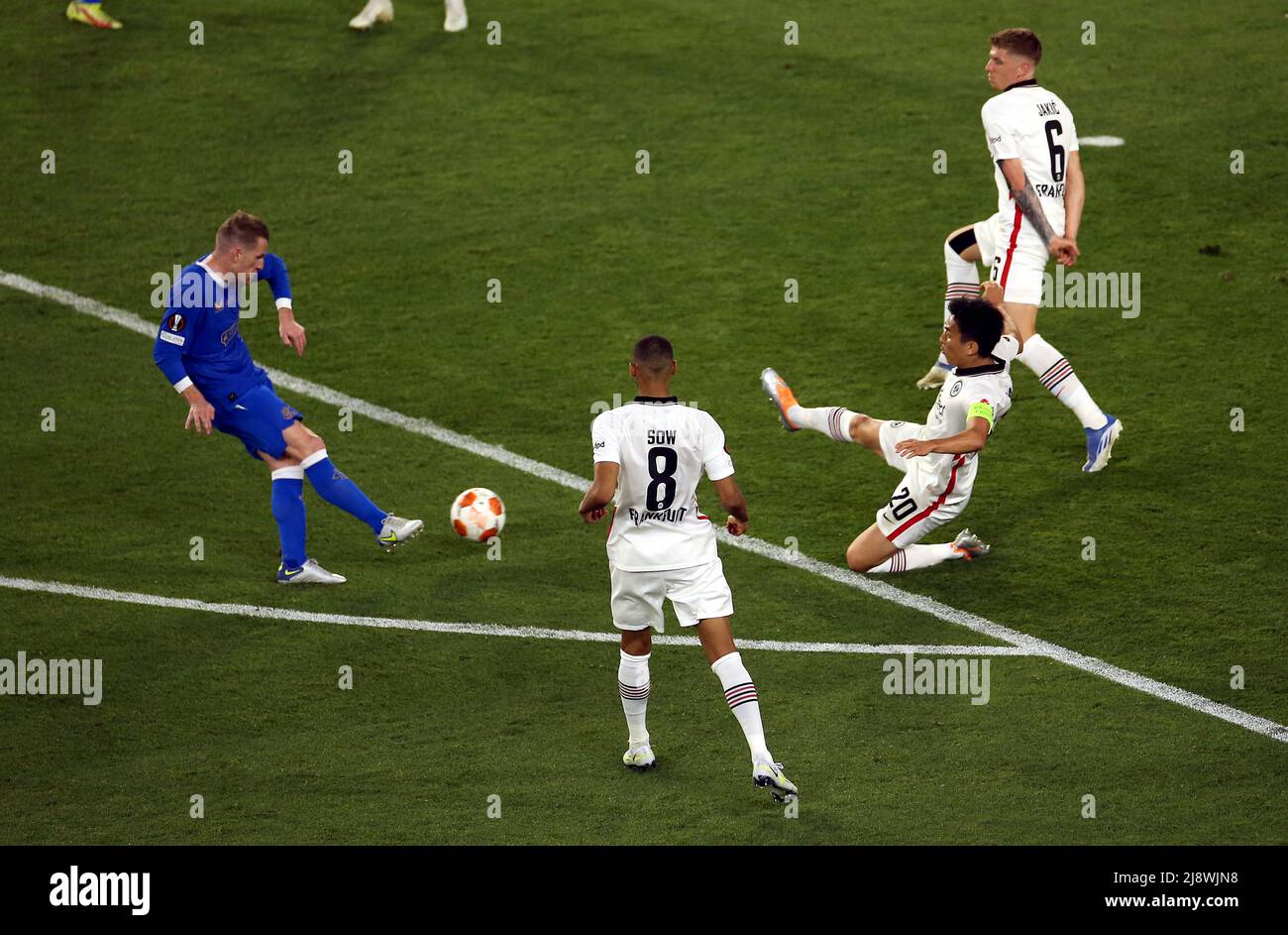 Rangers’ Steven Davis shoots during the UEFA Europa League Final at the Estadio Ramon Sanchez-Pizjuan, Seville. Picture date: Wednesday May 18, 2022. Stock Photo