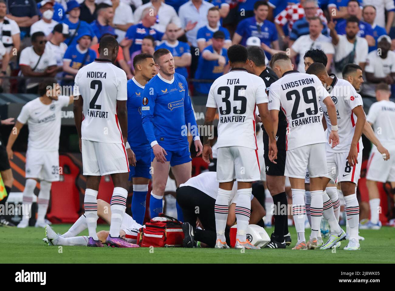 SEVILLE, SPAIN - MAY 18: Sebastian Rode of Eintracht Frankfurt receives medical treatment during the UEFA Europa League Final match between Eintracht Frankfurt and Rangers FC at Estadio Ramon Sanchez-Pizjuan on May 18, 2022 in Seville, Spain (Photo by Dax Images/Orange Pictures) Stock Photo