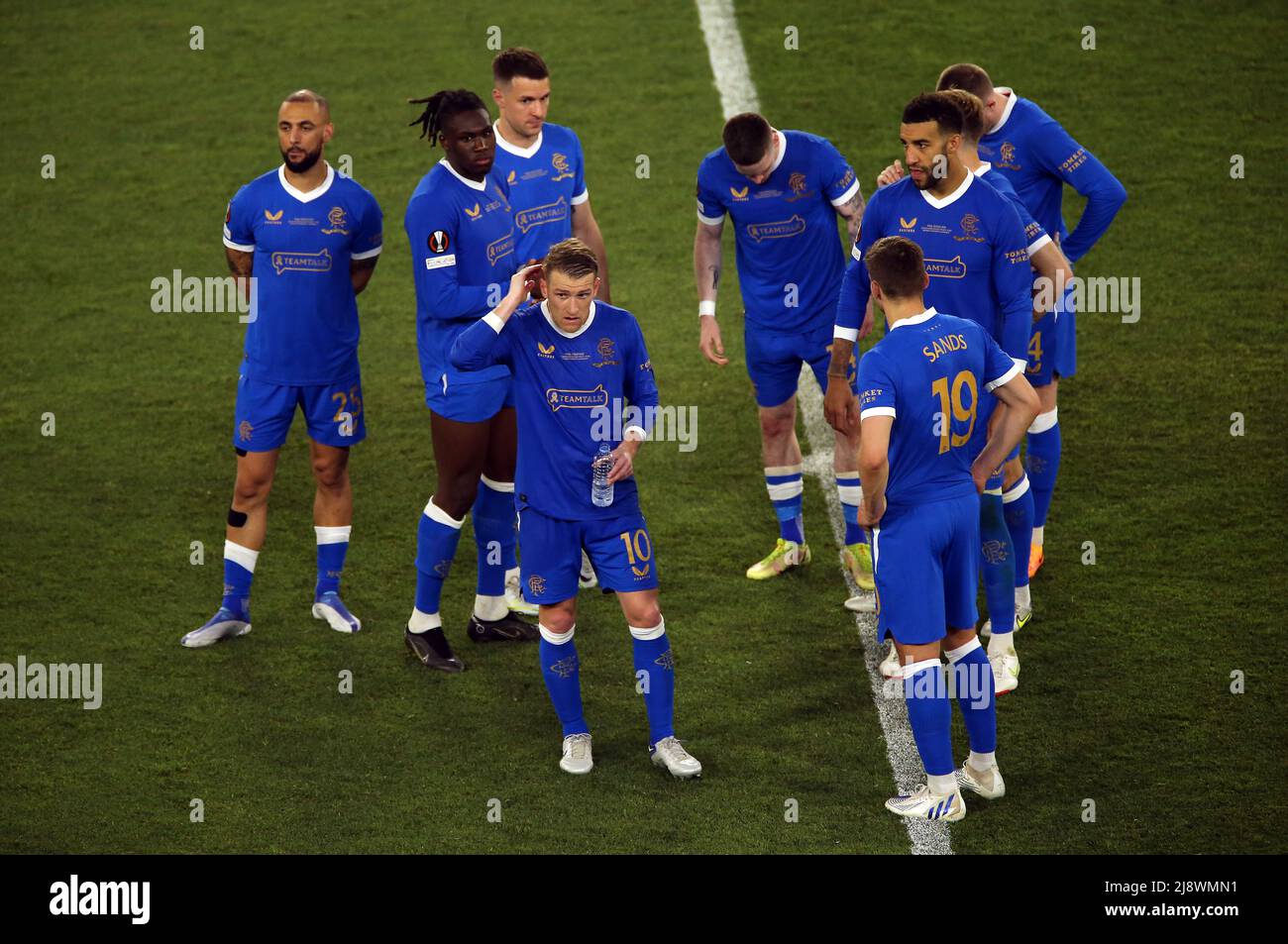 Rangers players prepare for the penalty shoot out during the UEFA Europa League Final at the Estadio Ramon Sanchez-Pizjuan, Seville. Picture date: Wednesday May 18, 2022. Stock Photo