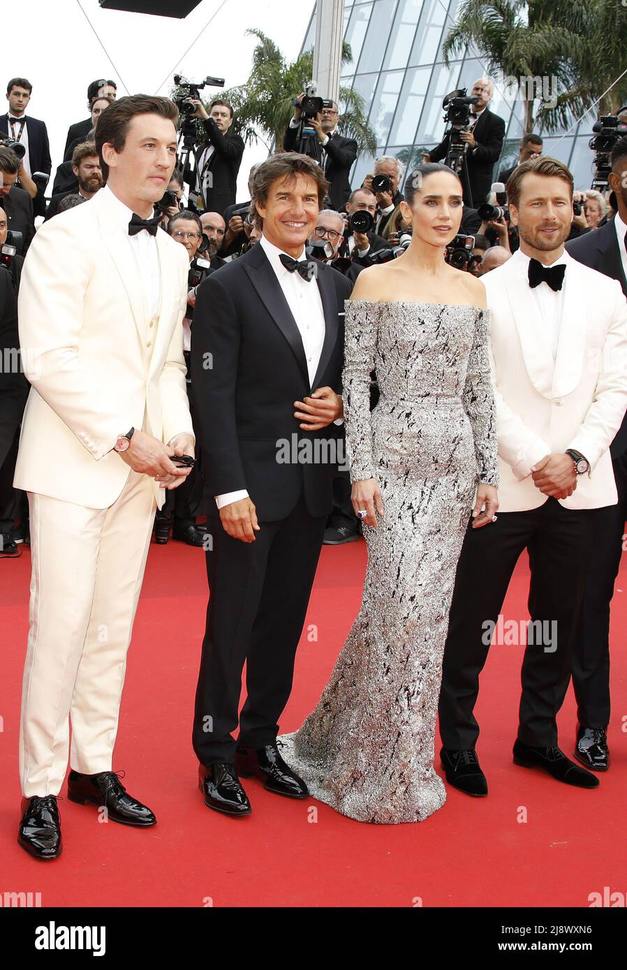 Tom Cruise & Jennifer Connelly - Red carpet entrance of Top Gun: Maverick -  Festival de Cannes