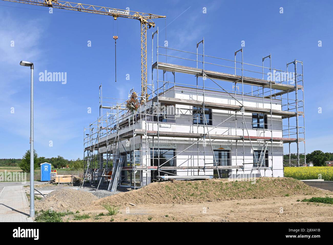 Gaeufelden, Deutschland. 15th May, 2022. House construction, detached