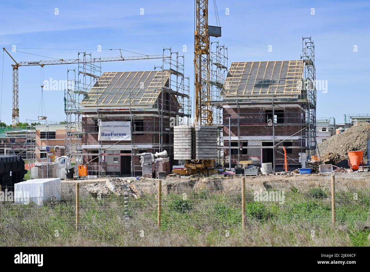 Gaeufelden, Deutschland. 15th May, 2022. House construction, single