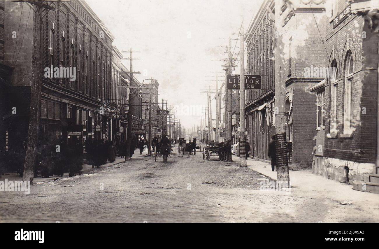 Front Street, Trenton, Ontario, looking north ca. 1914 Stock Photo Alamy