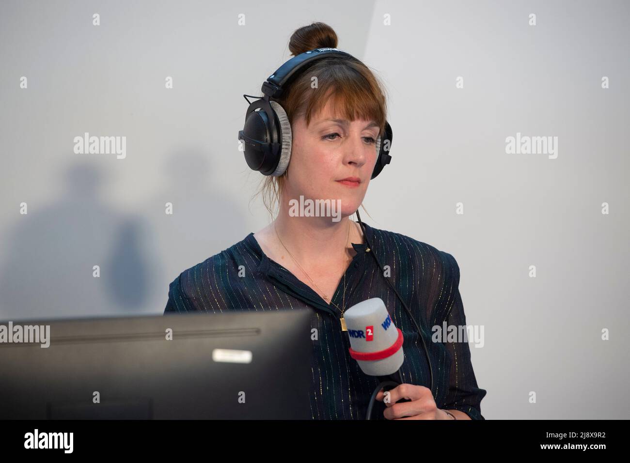 Marlis SCHAUM, radio presenter, WDR 2, projections and statements in the Duesseldorf state parliament, state elections in North Rhine-Westphalia NRW, on May 15th, 2022 in Duesseldorf/Germany. Â Stock Photo
