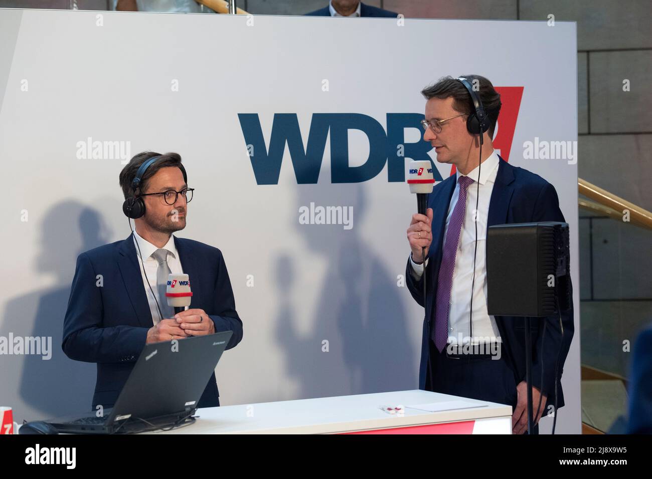 *** Thomas KUTSCHATY, SPD top candidate, and Hendrik WUEST, Wust, CDU, Prime Minister of North Rhine-Westphalia, - in the WDR2 radio interview, projections and statements in the Duesseldorf state parliament, state elections in North Rhine-Westphalia NRW, on May 15th, 2022 in Duesseldorf/Germany. Stock Photo