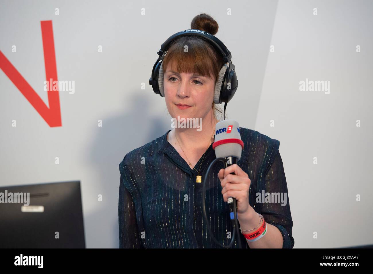Marlis SCHAUM, radio presenter, WDR 2, projections and statements in the Duesseldorf state parliament, state elections in North Rhine-Westphalia NRW, on May 15th, 2022 in Duesseldorf/Germany. Â Stock Photo
