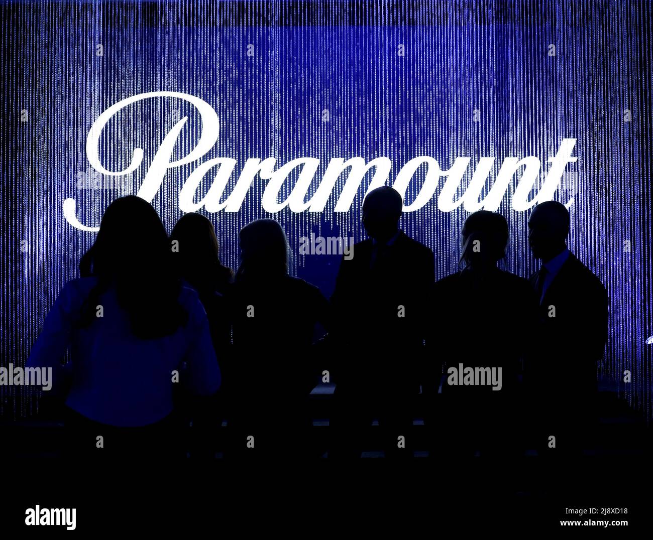 paramount studios logo png