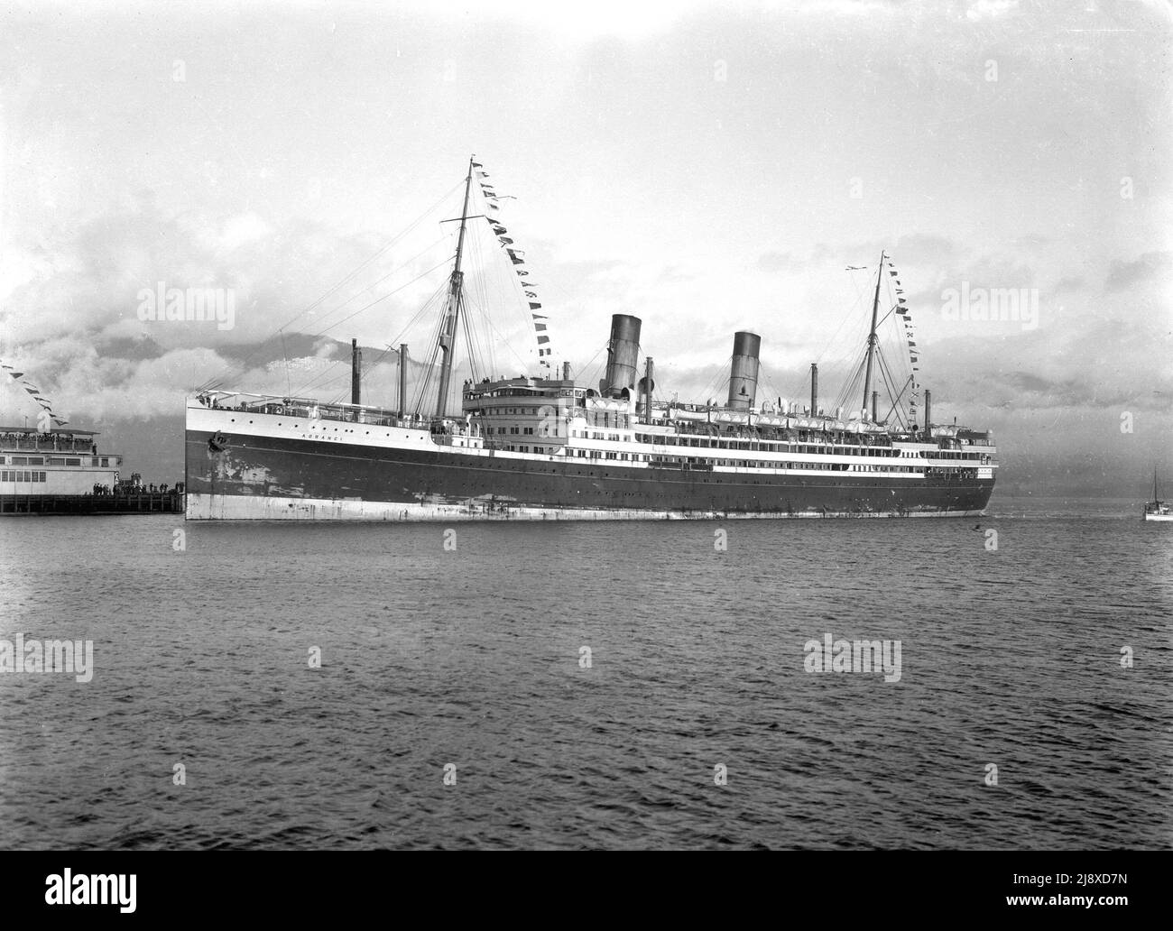 Ocean liner 1900s Black and White Stock Photos & Images - Alamy