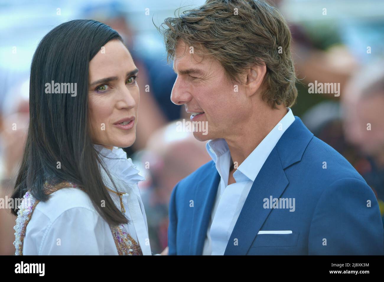 jennifer-connelly-and-tom-cruise-attending-top-gun-maverick-photocall